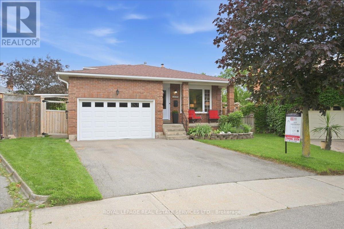 2035 Pen Street, Oakville, Ontario  L6H 3L2 - Photo 3 - W13493610