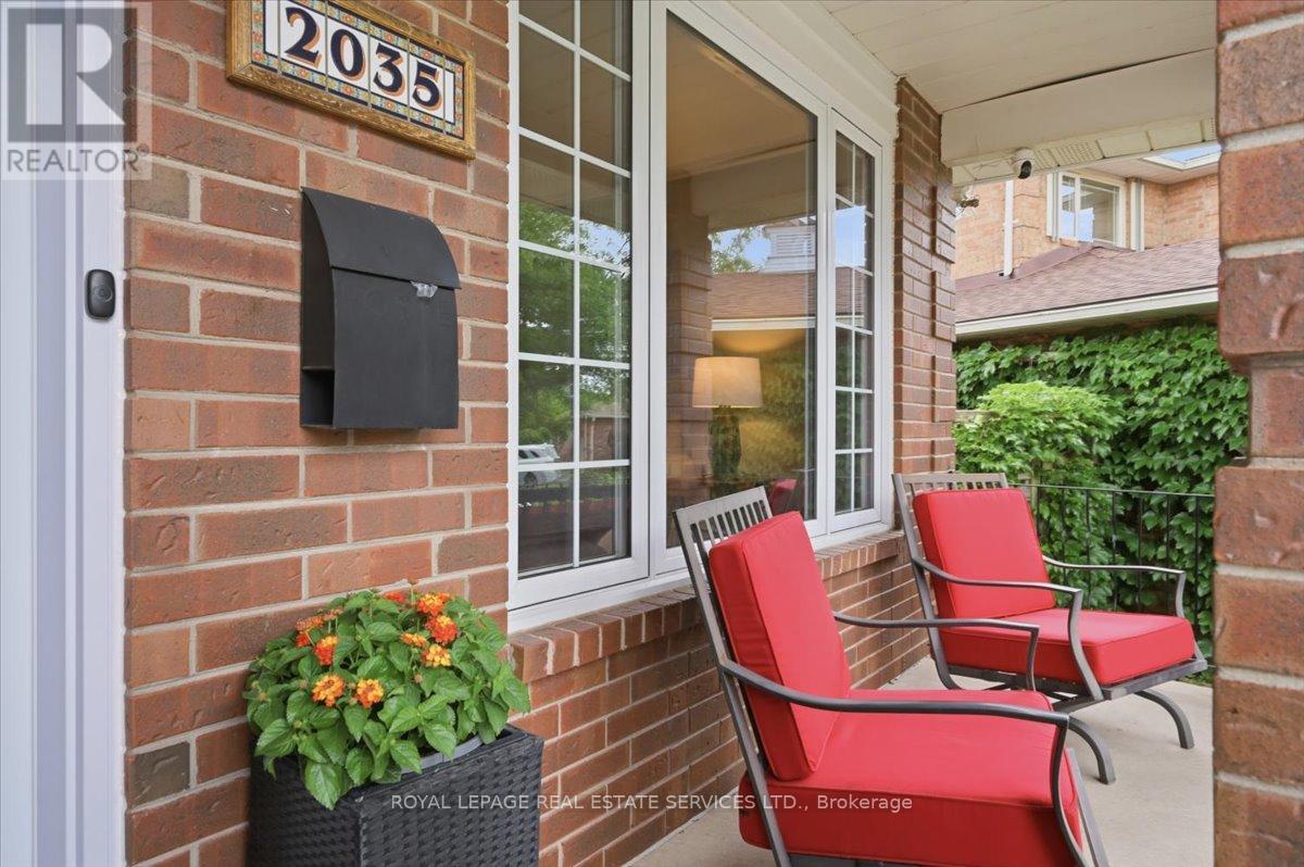 2035 Pen Street, Oakville, Ontario  L6H 3L2 - Photo 5 - W13493610