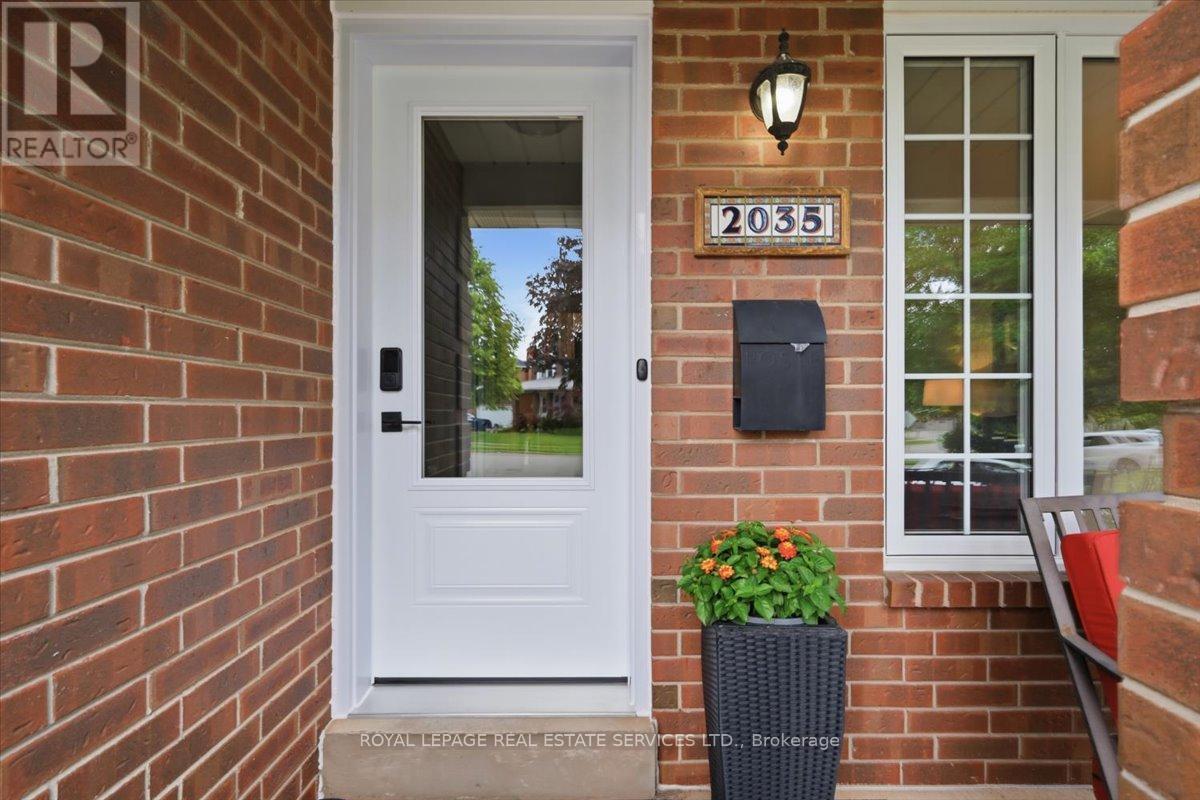 2035 Pen Street, Oakville, Ontario  L6H 3L2 - Photo 6 - W13493610
