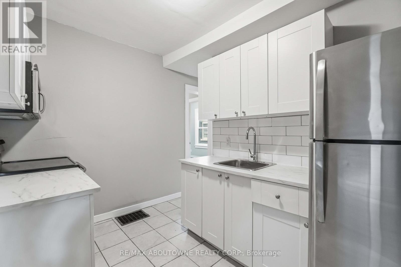 Main - 107 Lake Street, St. Catharines, Ontario  L2R 5X7 - Photo 12 - X13493526