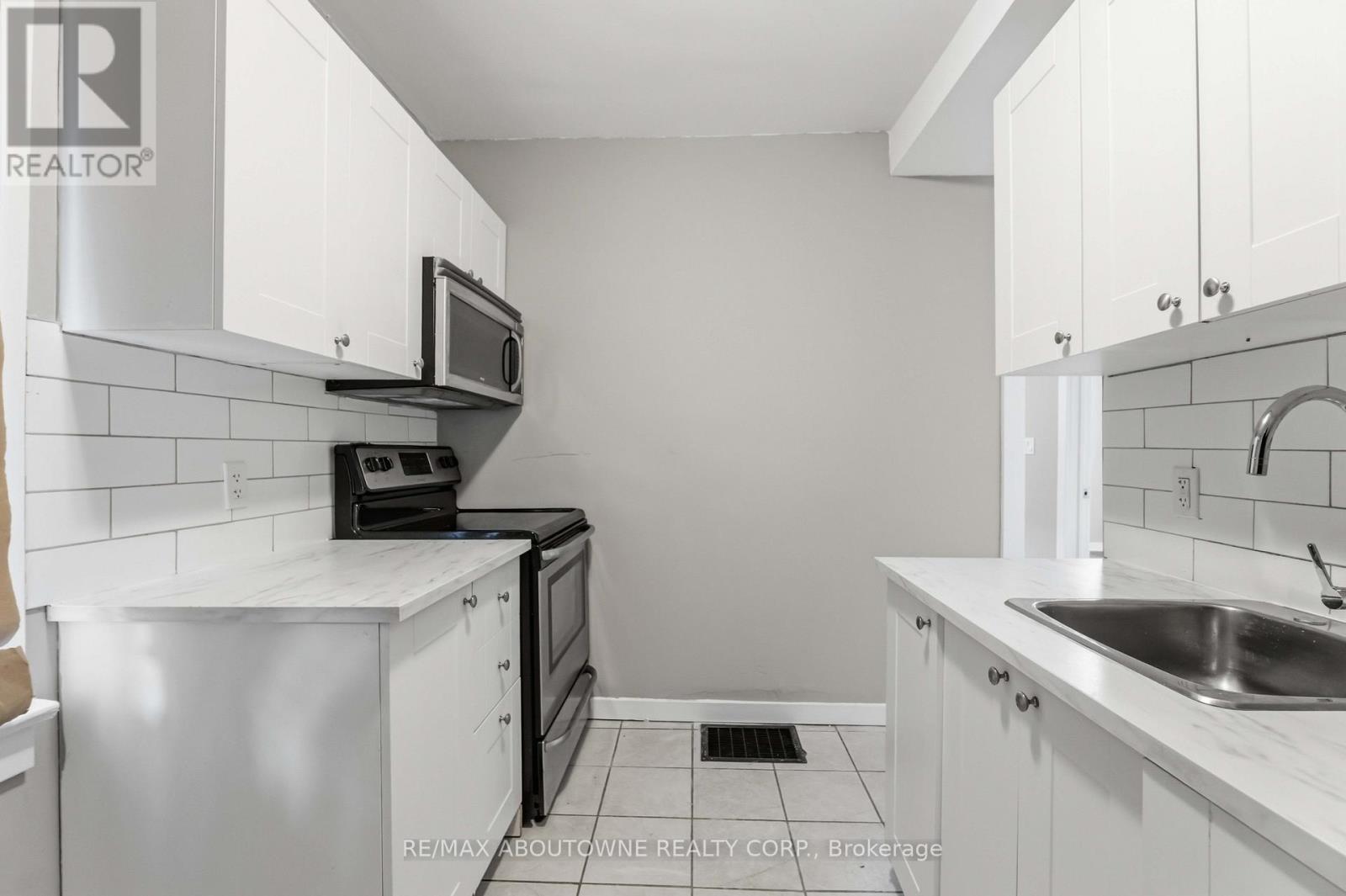 Main - 107 Lake Street, St. Catharines, Ontario  L2R 5X7 - Photo 13 - X13493526