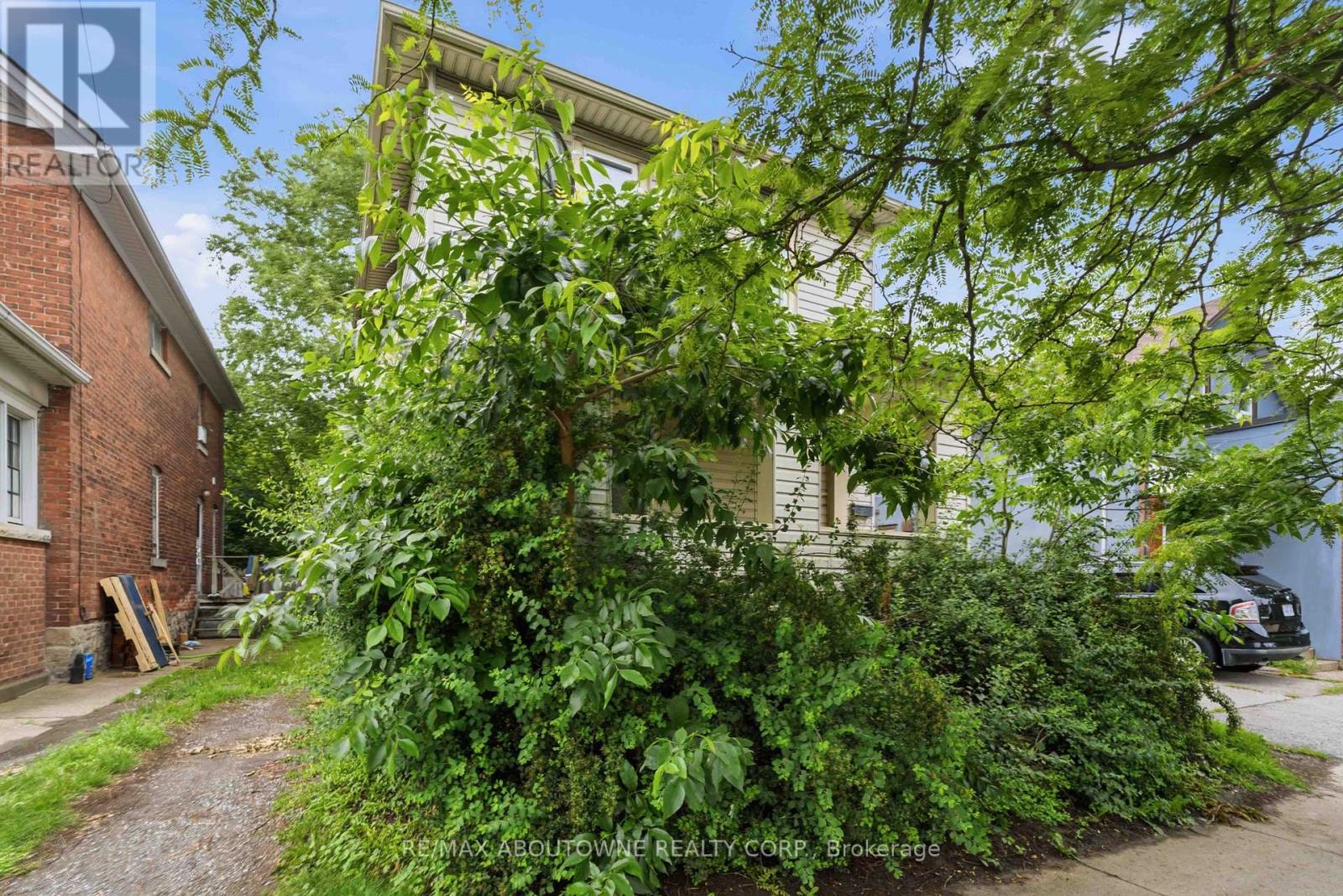 Main - 107 Lake Street, St. Catharines, Ontario  L2R 5X7 - Photo 2 - X13493526