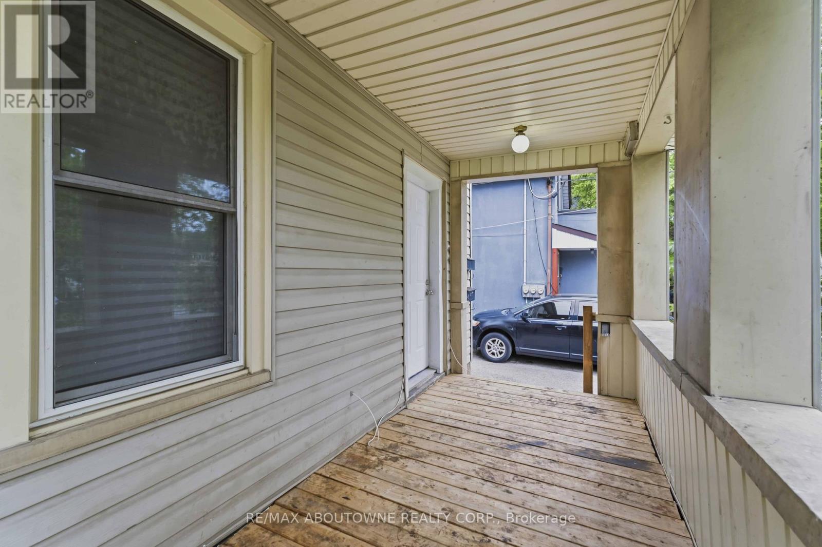 Main - 107 Lake Street, St. Catharines, Ontario  L2R 5X7 - Photo 3 - X13493526