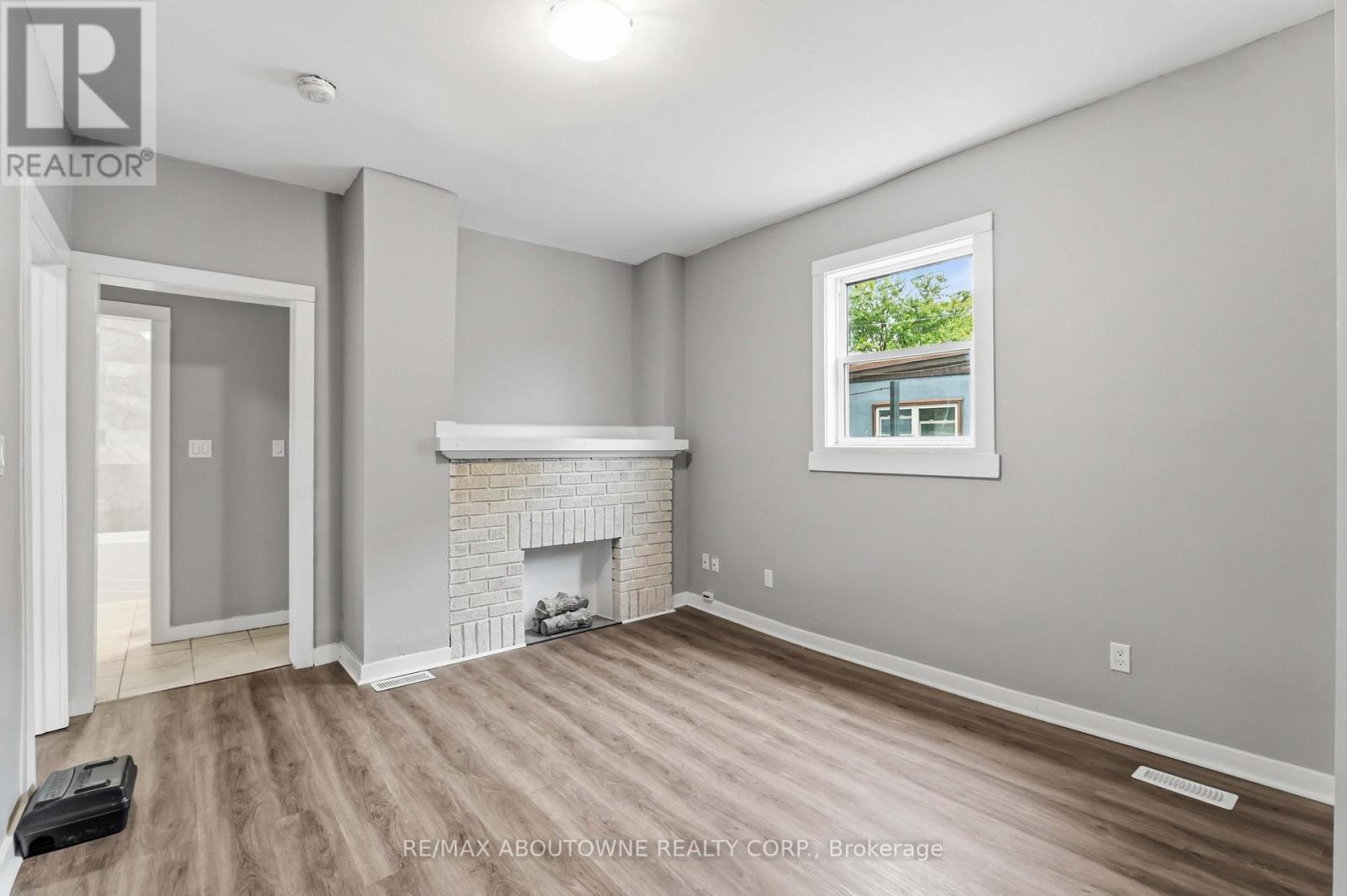 Main - 107 Lake Street, St. Catharines, Ontario  L2R 5X7 - Photo 7 - X13493526