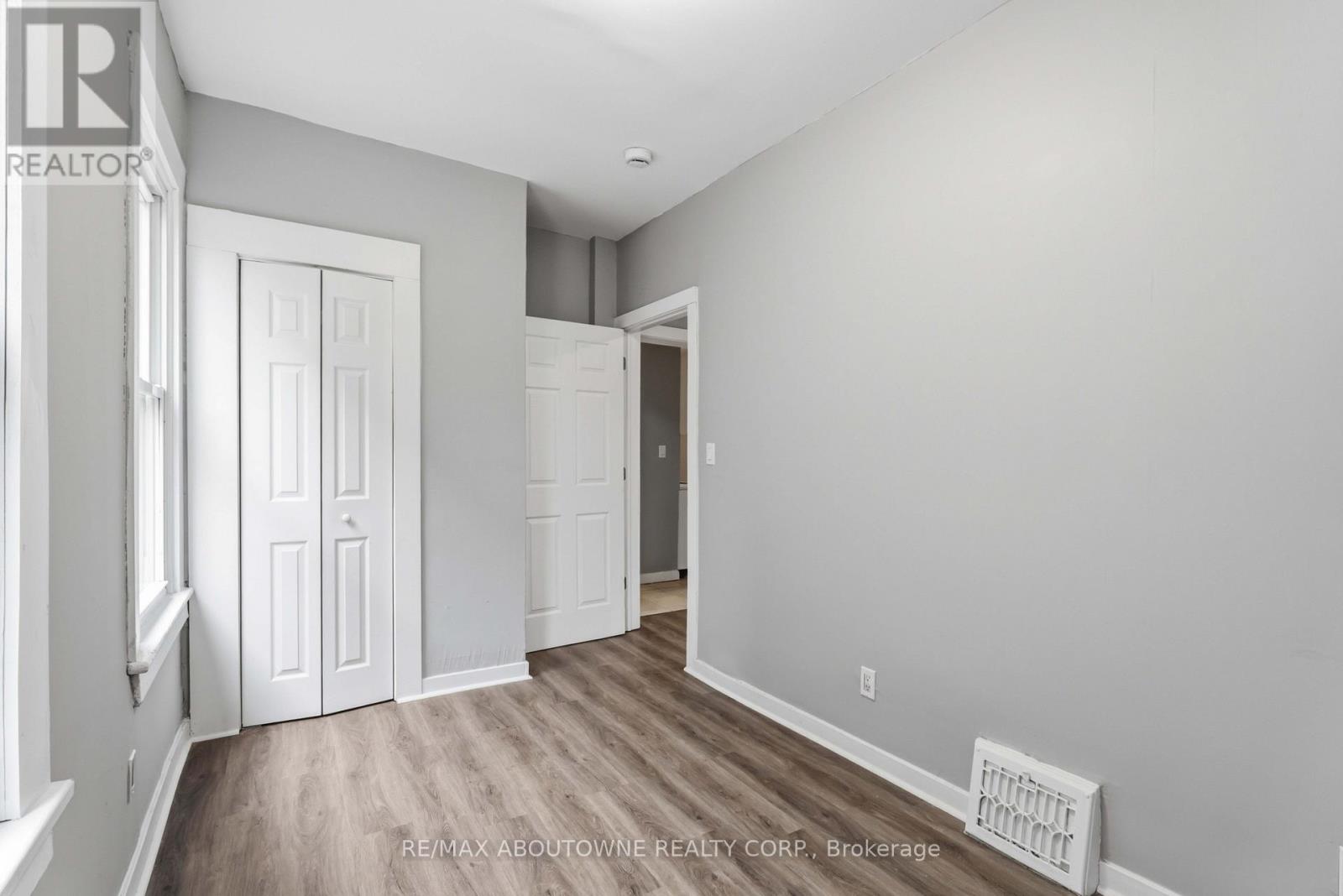 Main - 107 Lake Street, St. Catharines, Ontario  L2R 5X7 - Photo 8 - X13493526
