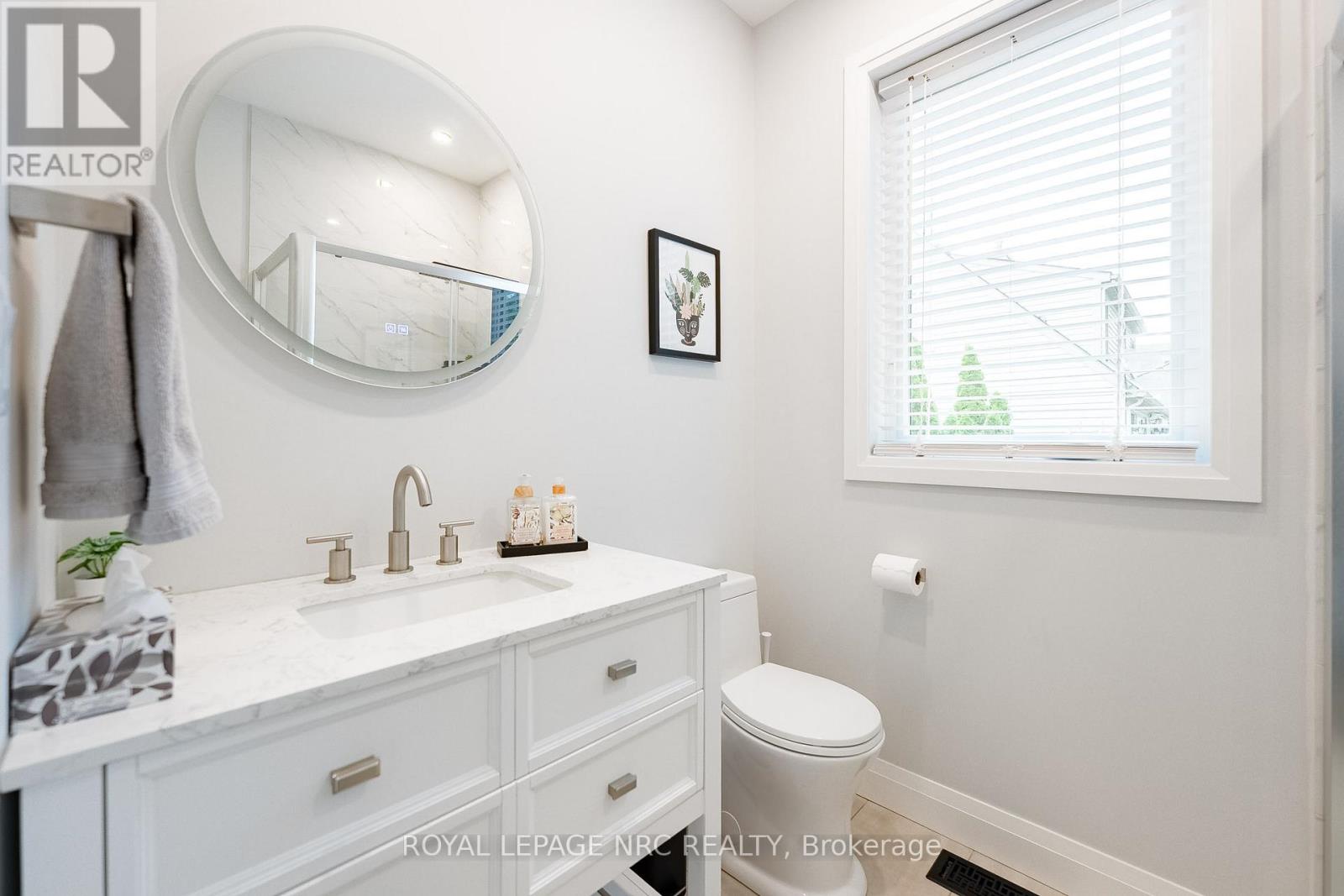 22 Lake Street, Grimsby, Ontario  L3M 2G7 - Photo 17 - X13493614