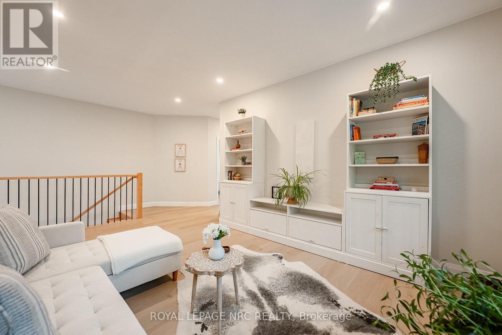 22 Lake Street, Grimsby, Ontario  L3M 2G7 - Photo 18 - X13493614