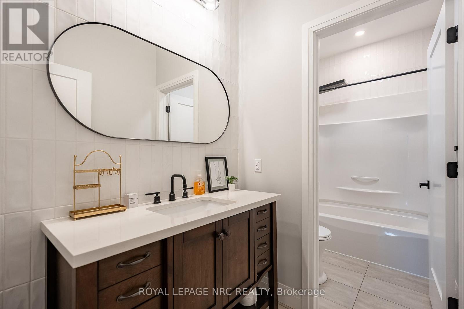 22 Lake Street, Grimsby, Ontario  L3M 2G7 - Photo 30 - X13493614