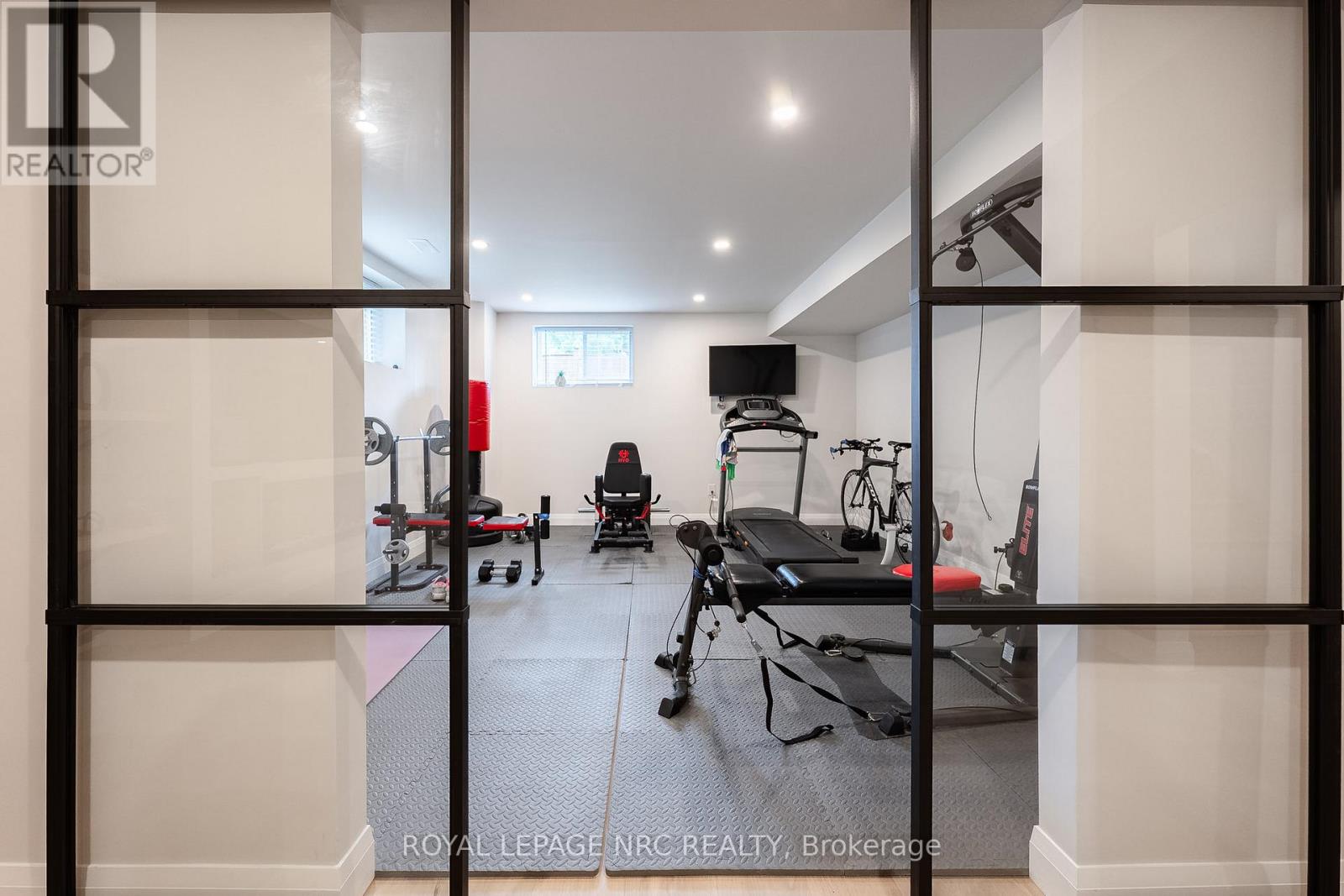 22 Lake Street, Grimsby, Ontario  L3M 2G7 - Photo 42 - X13493614