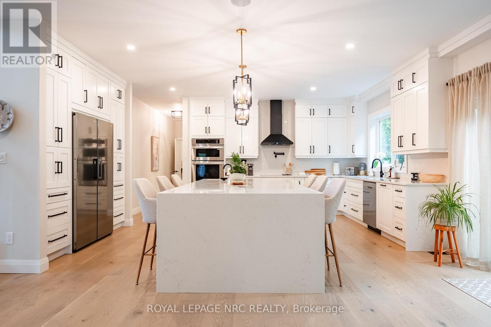 22 Lake Street, Grimsby, Ontario  L3M 2G7 - Photo 8 - X13493614