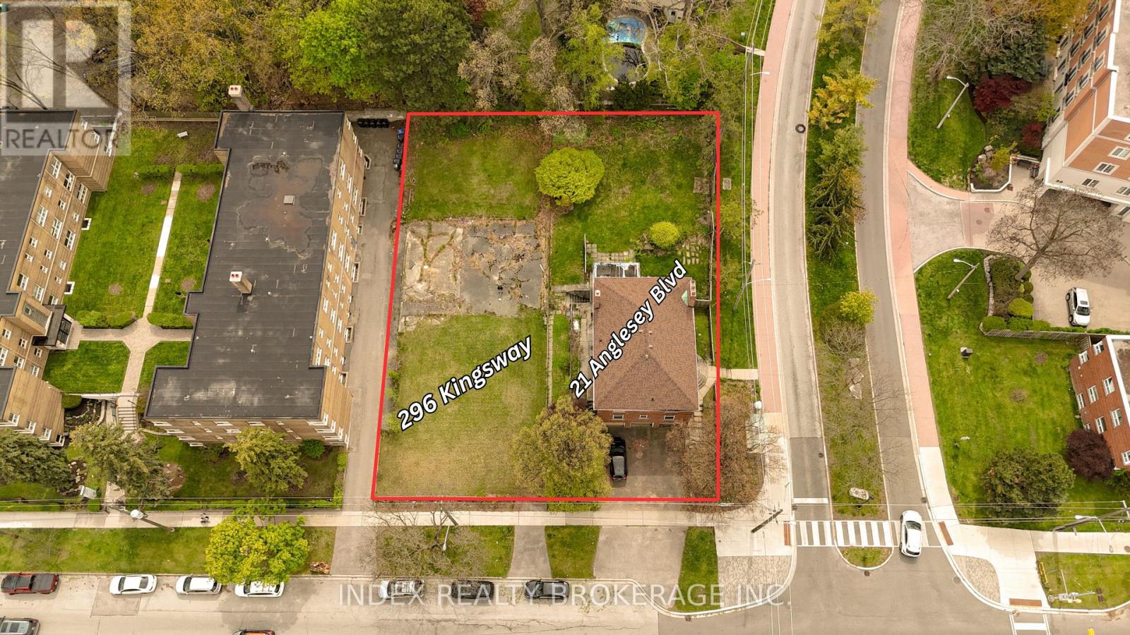 296 The Kings Way, Toronto, Ontario  M9A 3V1 - Photo 2 - W13490034