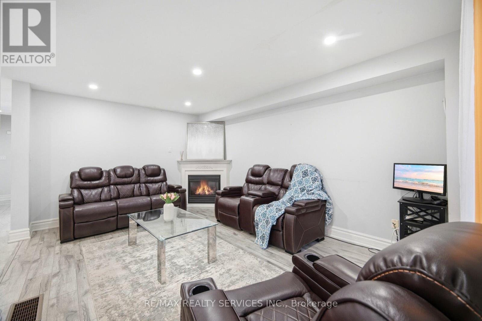 277 Van Kirk Drive, Brampton, Ontario  L7A 1M3 - Photo 10 - W13490966