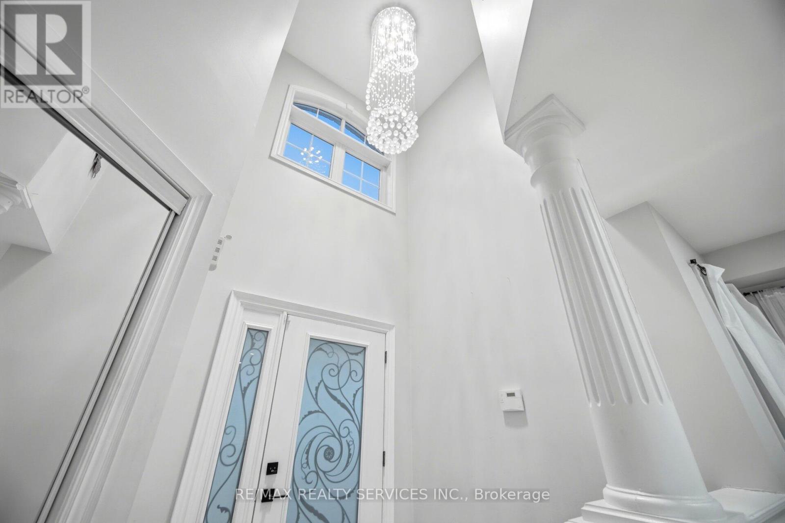 277 Van Kirk Drive, Brampton, Ontario  L7A 1M3 - Photo 4 - W13490966