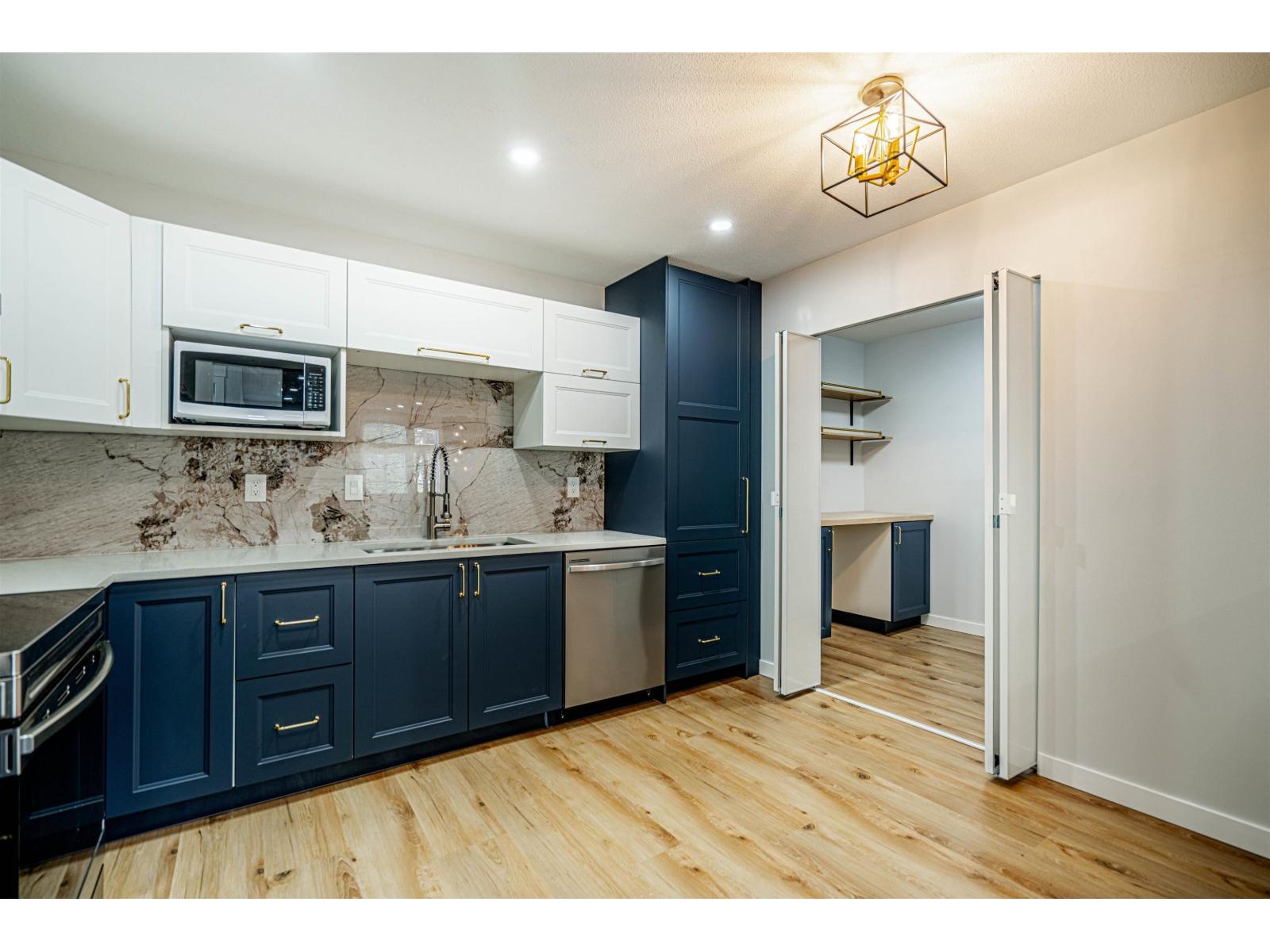 211 1450 Merklin Street, White Rock, British Columbia  V4B 4C3 - Photo 4 - R3140178