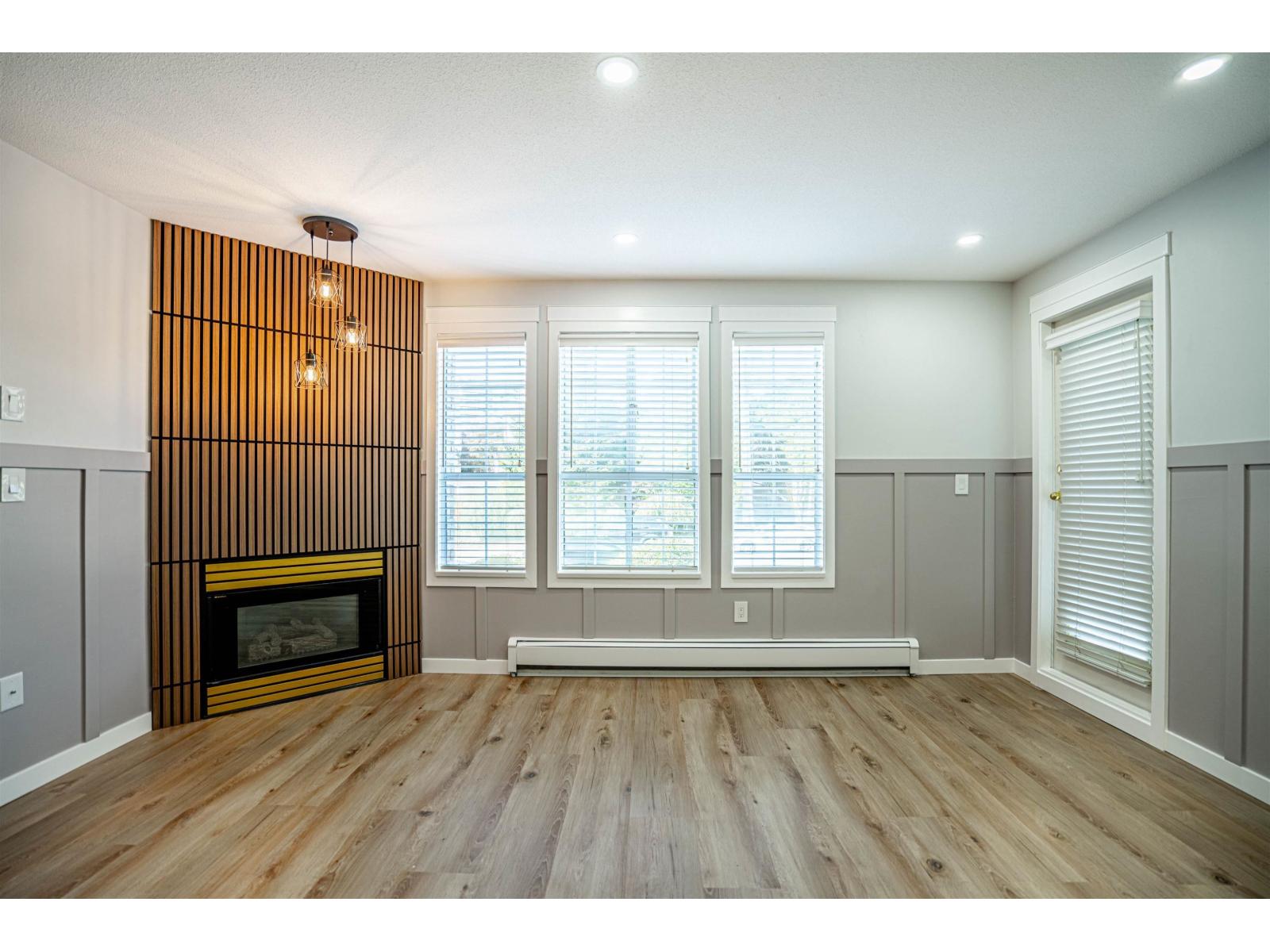 211 1450 Merklin Street, White Rock, British Columbia  V4B 4C3 - Photo 3 - R3140178