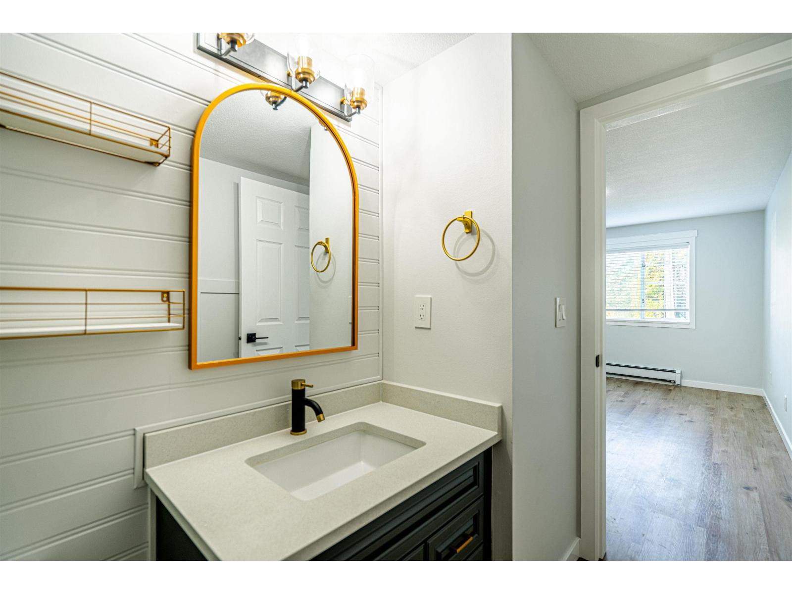 211 1450 Merklin Street, White Rock, British Columbia  V4B 4C3 - Photo 10 - R3140178