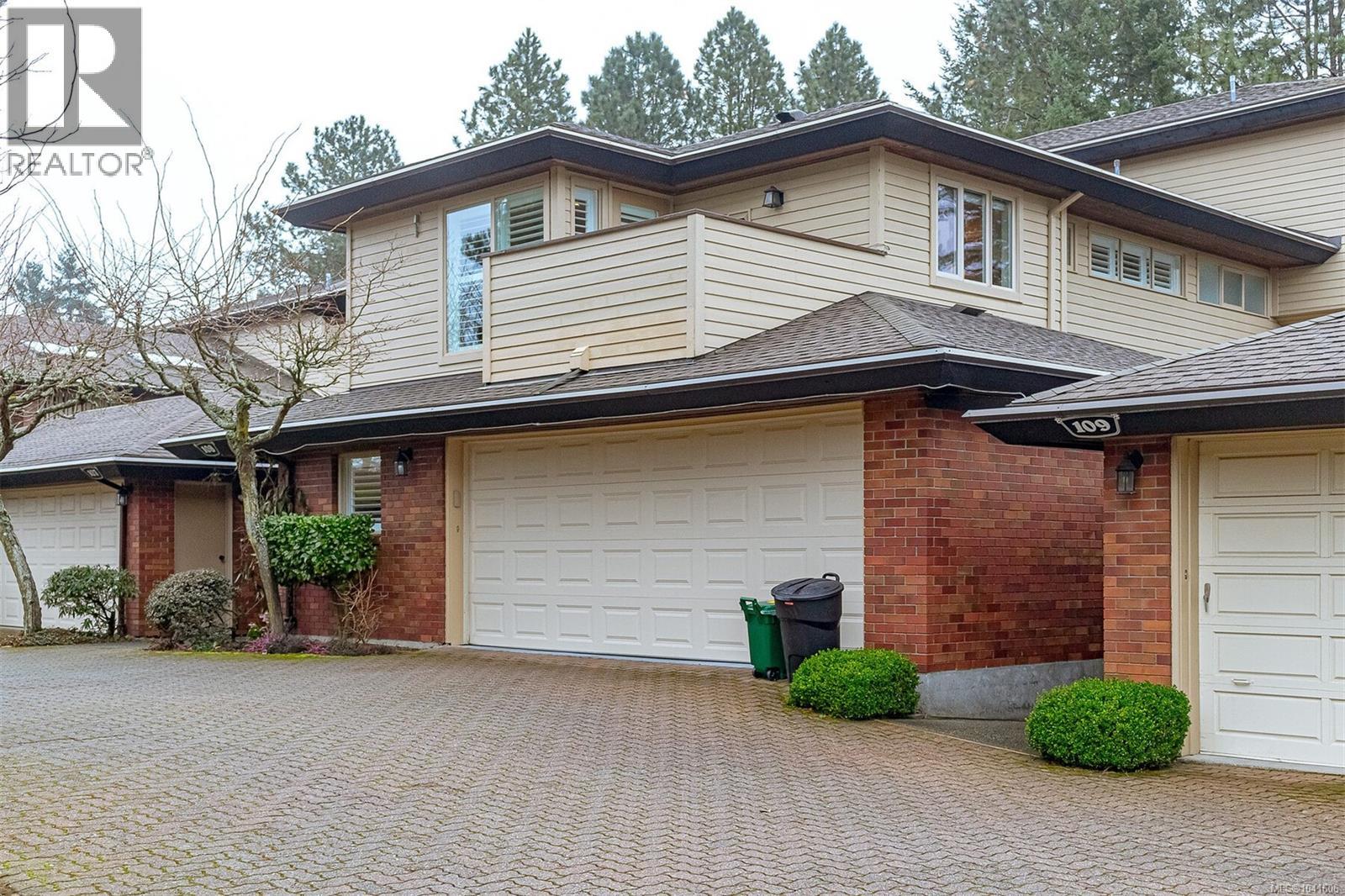 108 2345 Cedar Hill Cross Rd, Oak Bay, British Columbia  V8P 5M8 - Photo 1 - 1041606