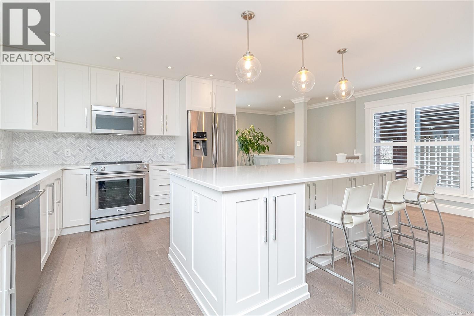 108 2345 Cedar Hill Cross Rd, Oak Bay, British Columbia  V8P 5M8 - Photo 2 - 1041606