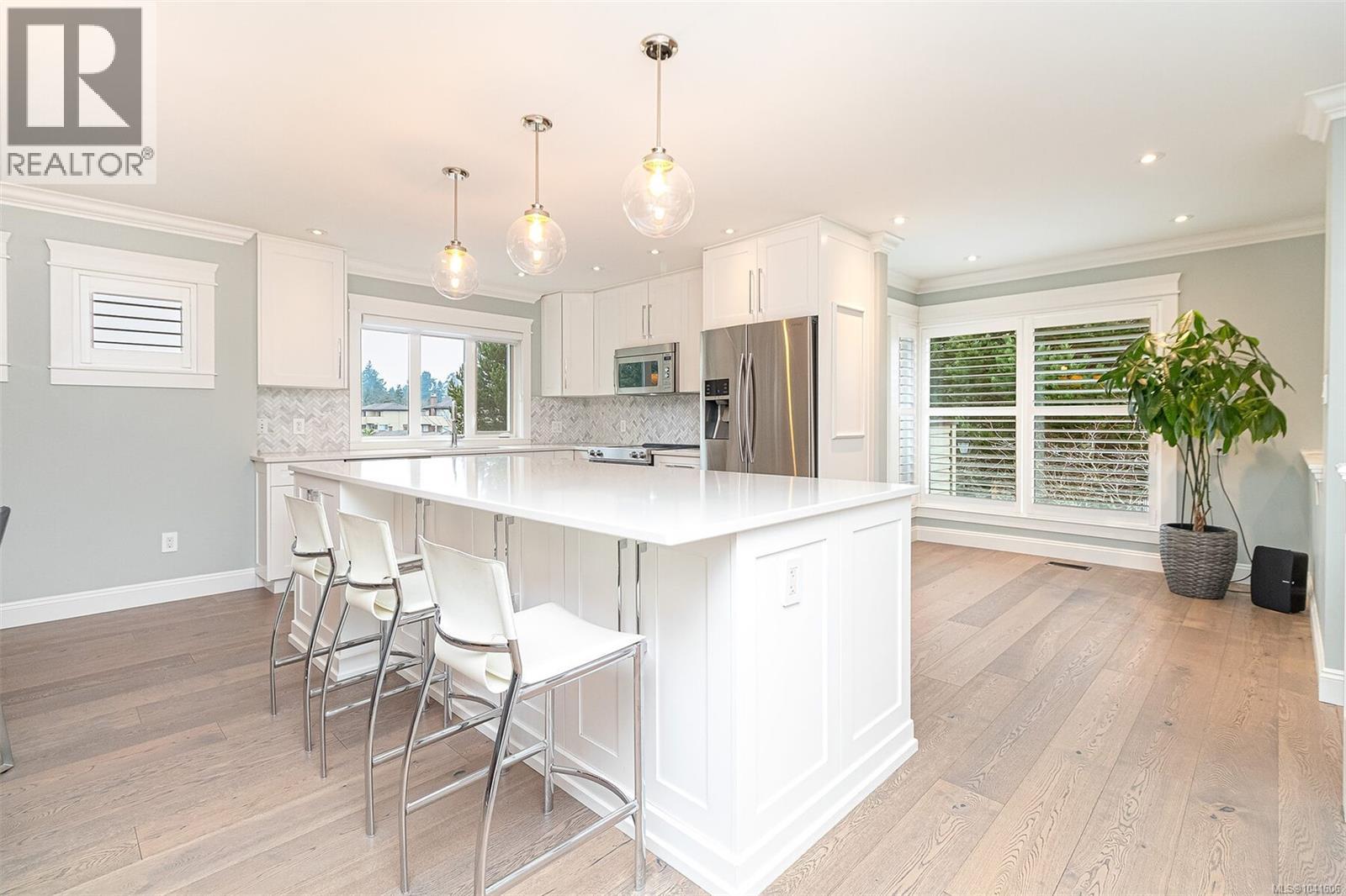 108 2345 Cedar Hill Cross Rd, Oak Bay, British Columbia  V8P 5M8 - Photo 5 - 1041606