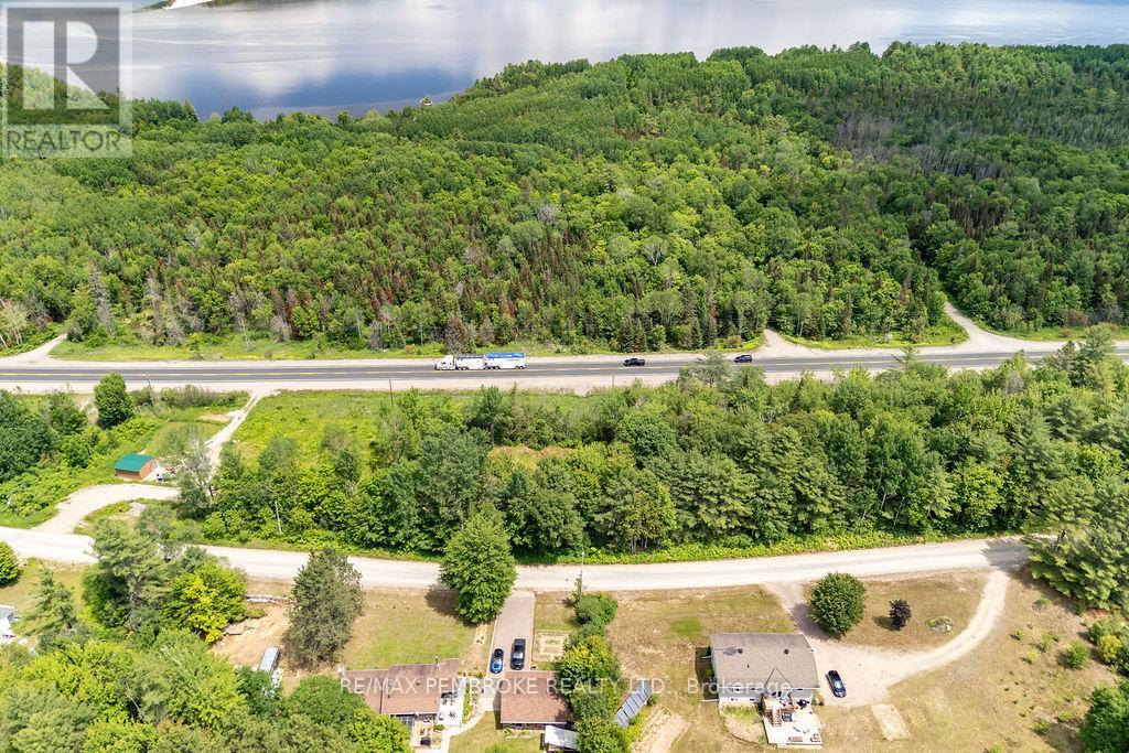 88 LANCE ROAD, Laurentian Hills, Ontario