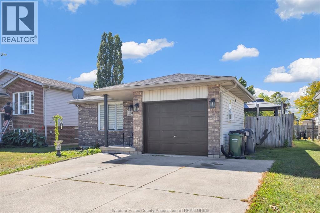 1812 Vicky Circle, Windsor, Ontario  N8W 5P6 - Photo 2 - 26015338
