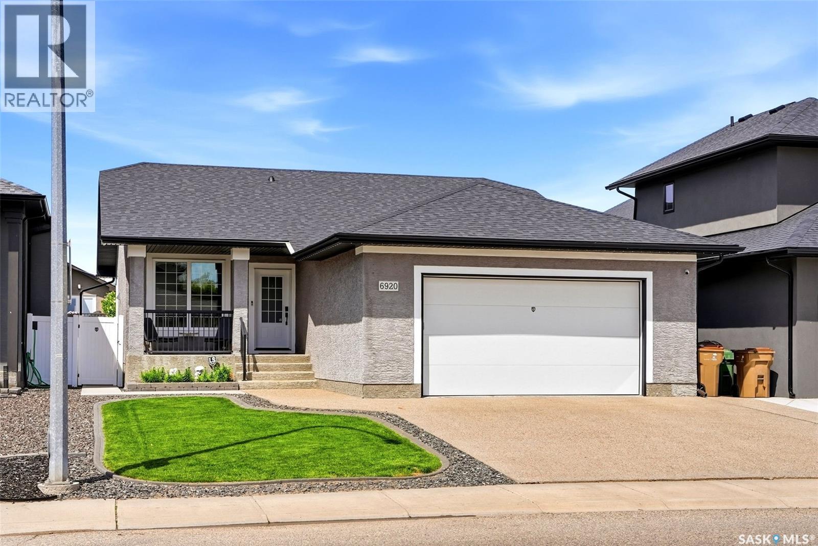 6920 Maple Ridge Drive, Regina, Saskatchewan  S4X 0H9 - Photo 2 - SK040754
