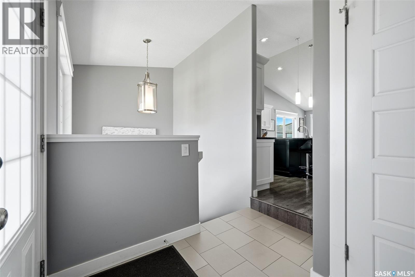 6920 Maple Ridge Drive, Regina, Saskatchewan  S4X 0H9 - Photo 4 - SK040754