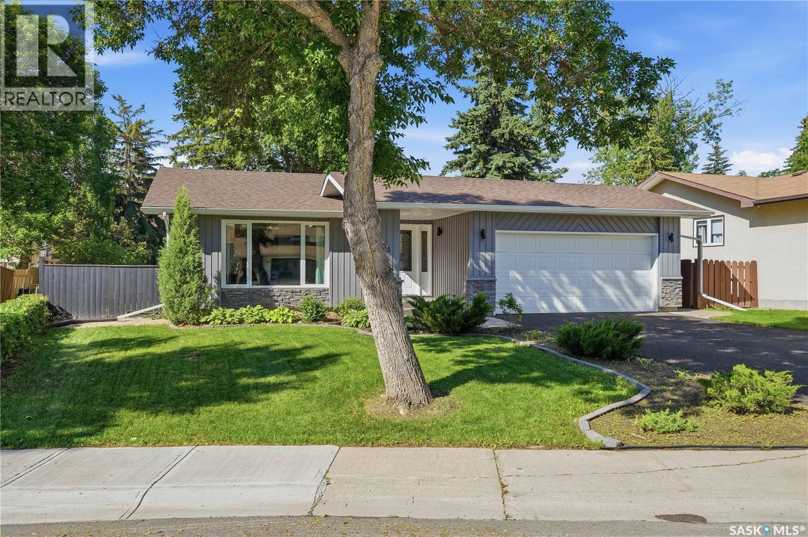 35 Penfold Place, Regina, Saskatchewan  S4V 0J7 - Photo 2 - SK040727