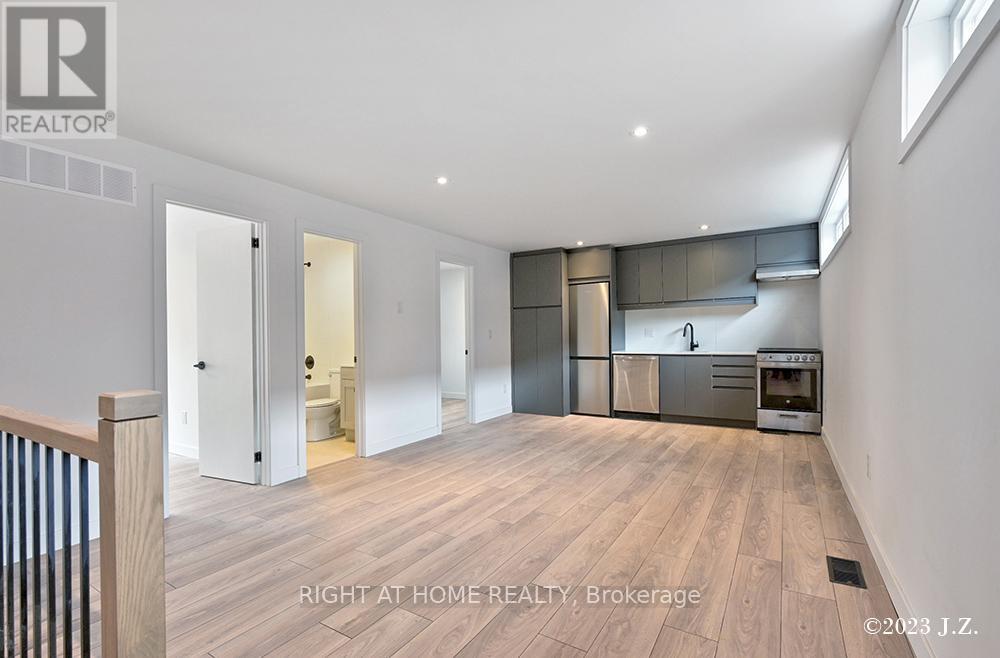 COACH HOUSE - 48 LANARK AVENUE, Toronto, Ontario