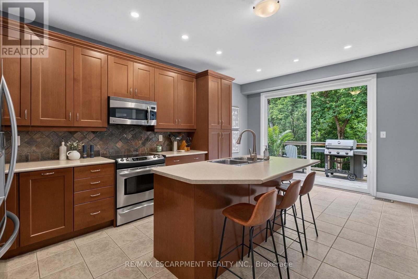 3220 Steeplechase Drive, Burlington, Ontario  L7M 0C5 - Photo 6 - W13493800