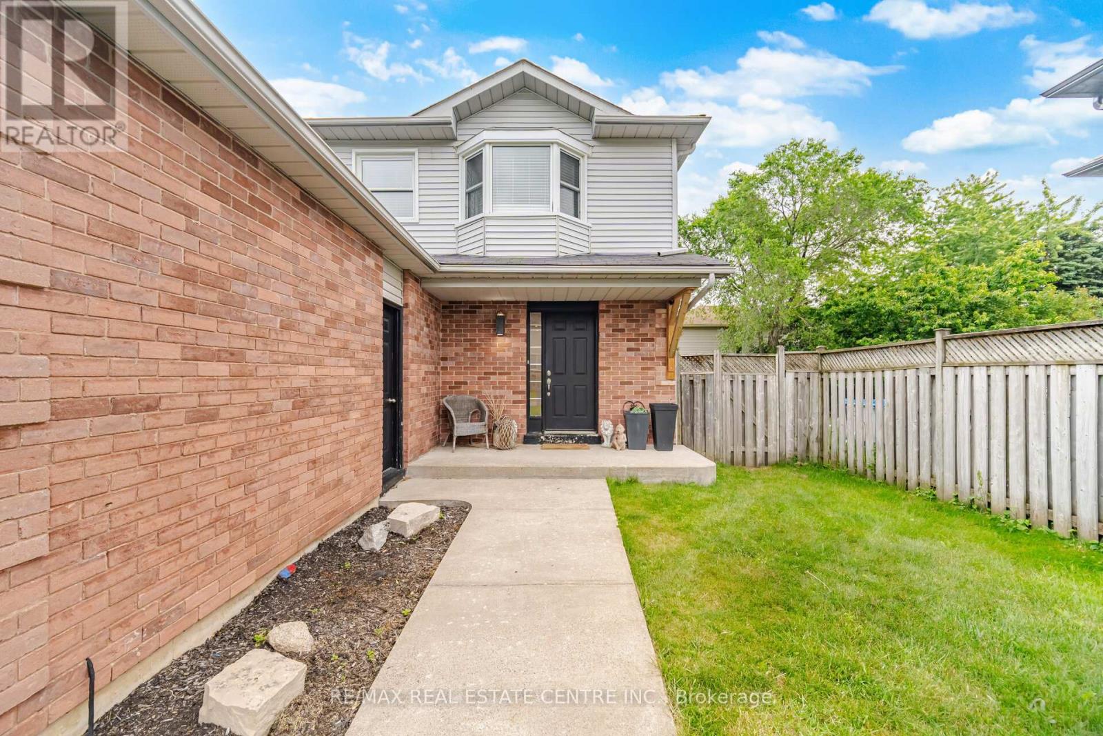 323 Michael Drive, Orangeville, Ontario  L9W 4P4 - Photo 3 - W13493904