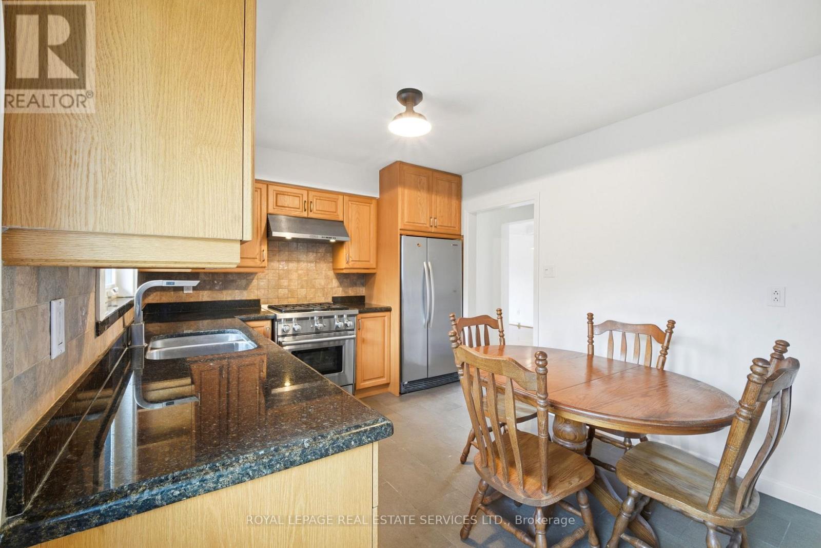 45 Poynter Drive, Toronto, Ontario  M9R 1L3 - Photo 15 - W13477420