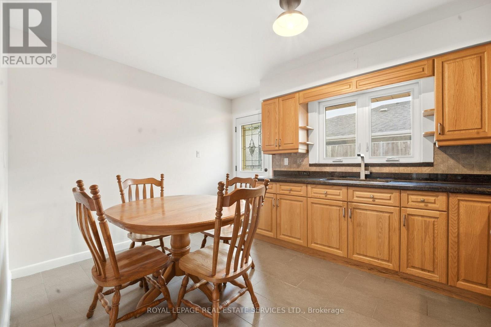 45 Poynter Drive, Toronto, Ontario  M9R 1L3 - Photo 11 - W13477420