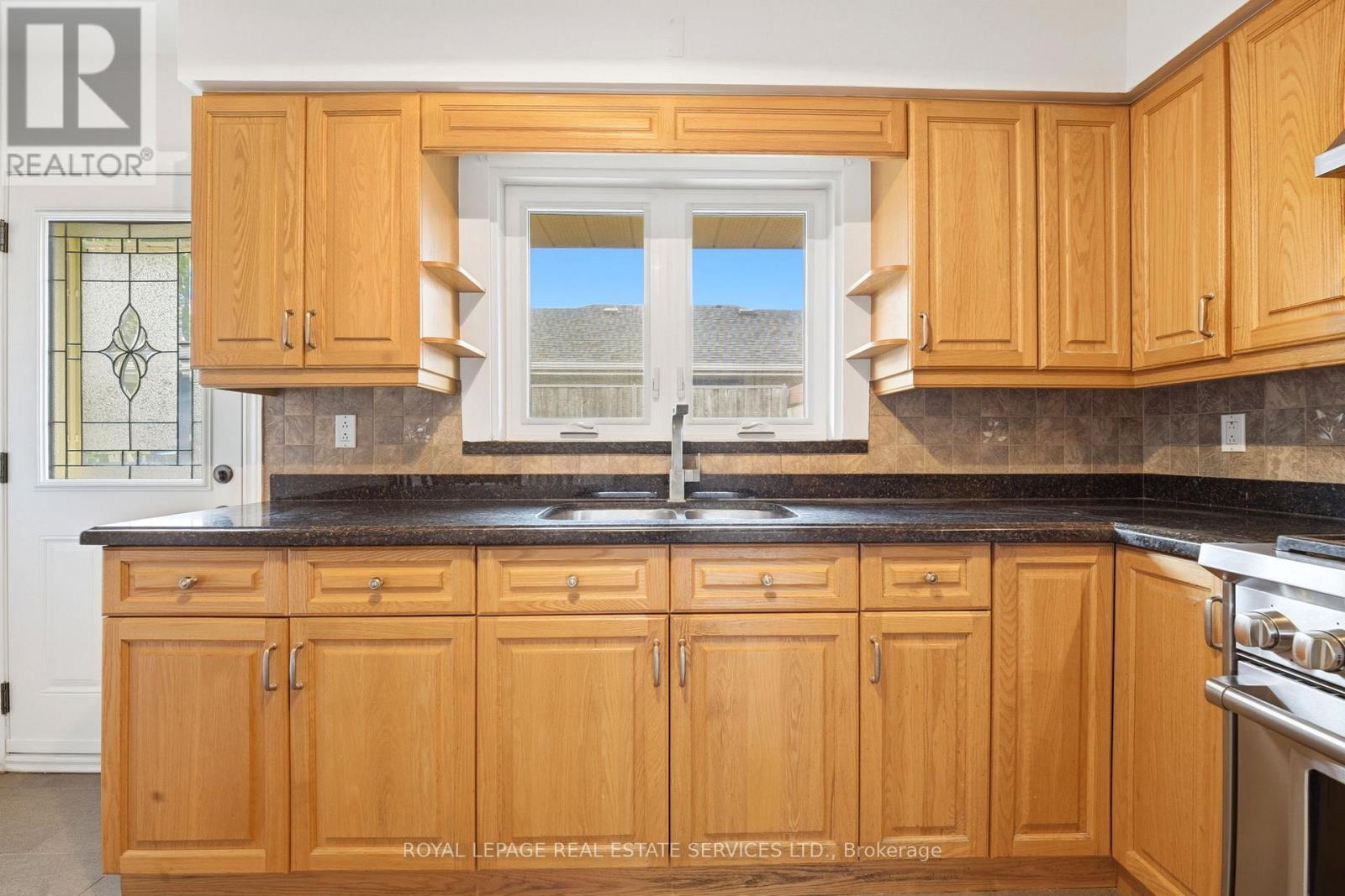 45 Poynter Drive, Toronto, Ontario  M9R 1L3 - Photo 13 - W13477420