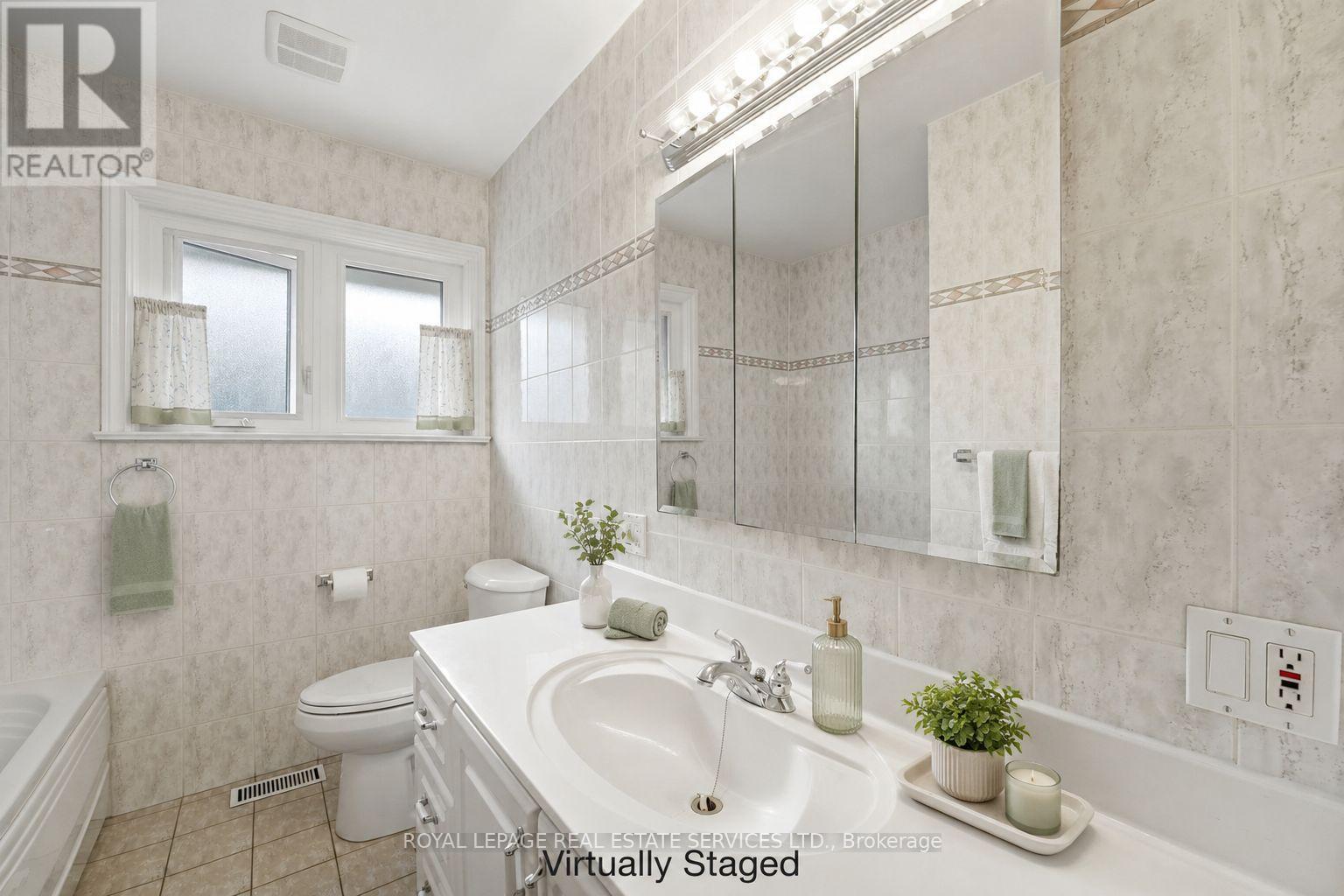 45 Poynter Drive, Toronto, Ontario  M9R 1L3 - Photo 24 - W13477420