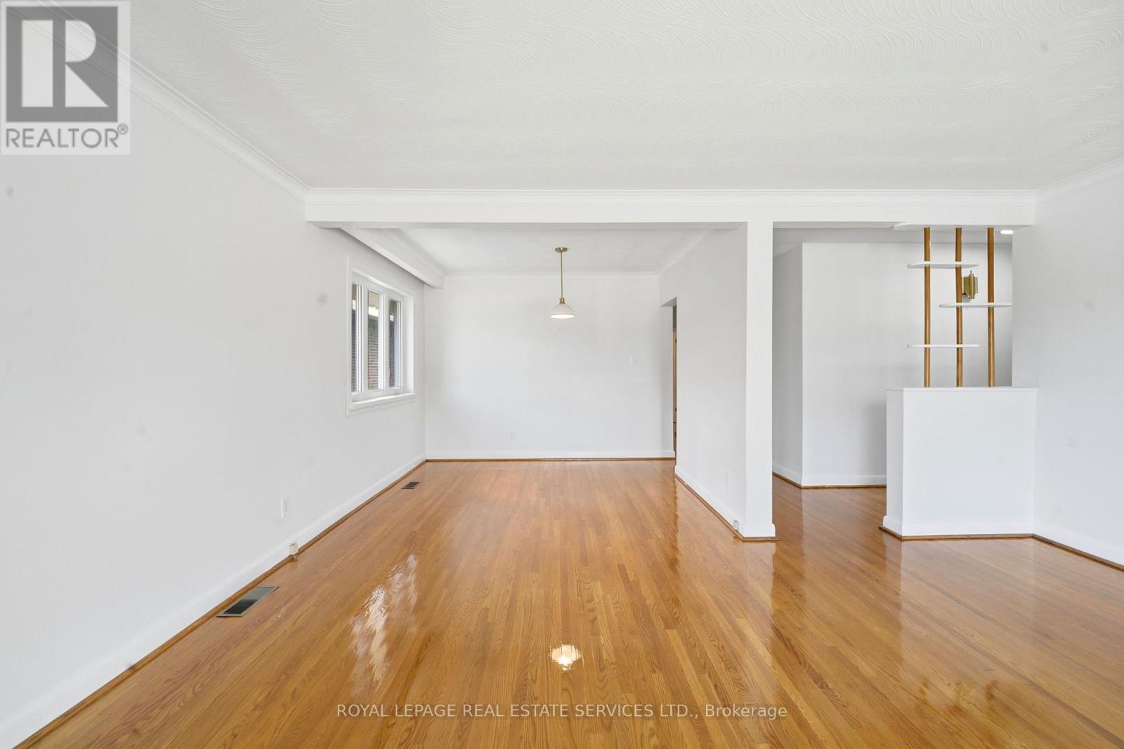 45 Poynter Drive, Toronto, Ontario  M9R 1L3 - Photo 9 - W13477420