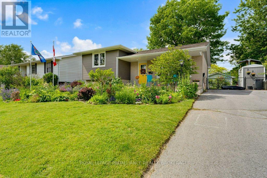 988 Hudson Drive, Kingston, Ontario  K7M 5K7 - Photo 1 - X13494000