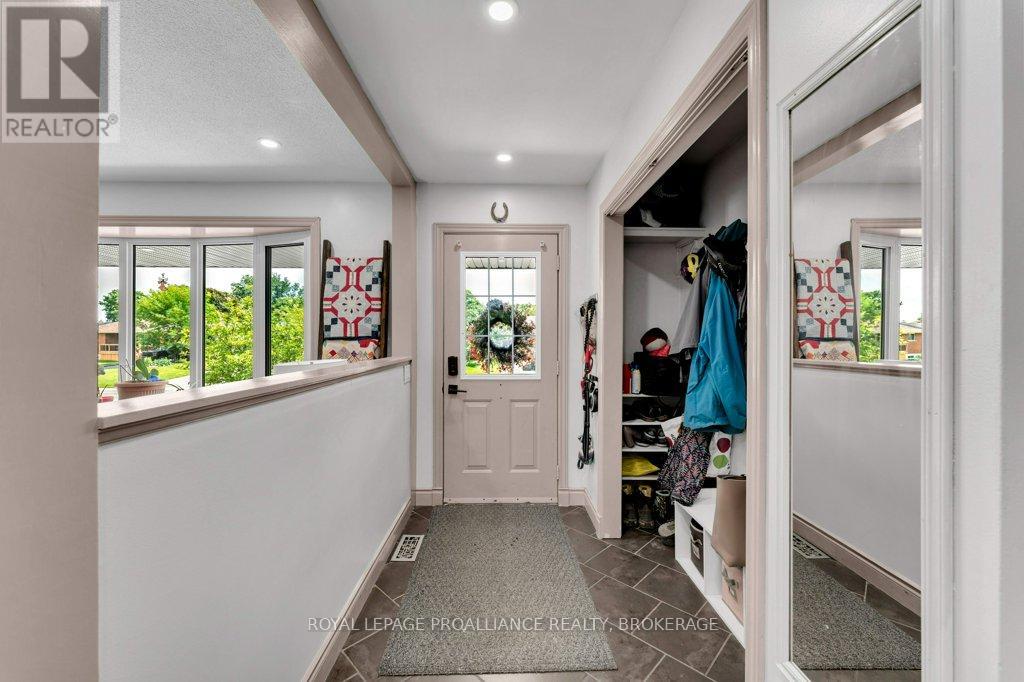 988 Hudson Drive, Kingston, Ontario  K7M 5K7 - Photo 4 - X13494000