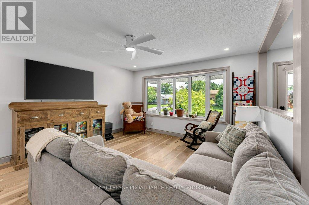988 Hudson Drive, Kingston, Ontario  K7M 5K7 - Photo 7 - X13494000
