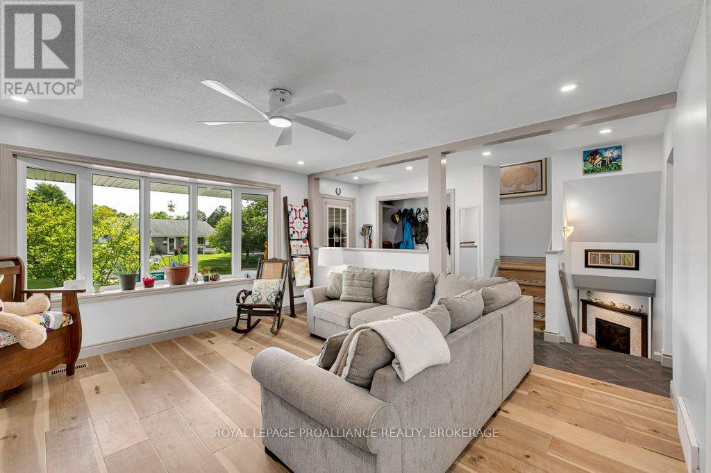 988 Hudson Drive, Kingston, Ontario  K7M 5K7 - Photo 8 - X13494000