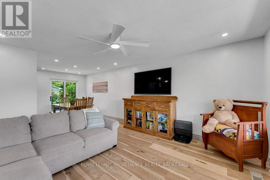 988 Hudson Drive, Kingston, Ontario  K7M 5K7 - Photo 9 - X13494000