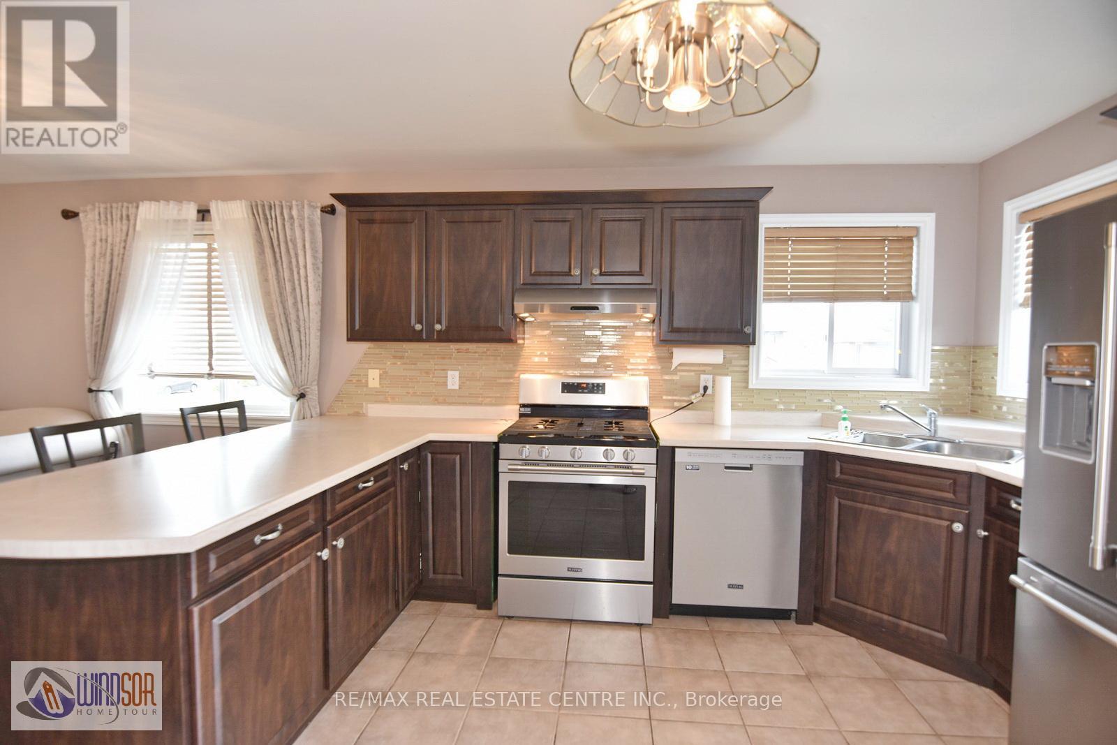 3602 Holburn Street, Windsor, Ontario  N9E 4V4 - Photo 8 - X13493818