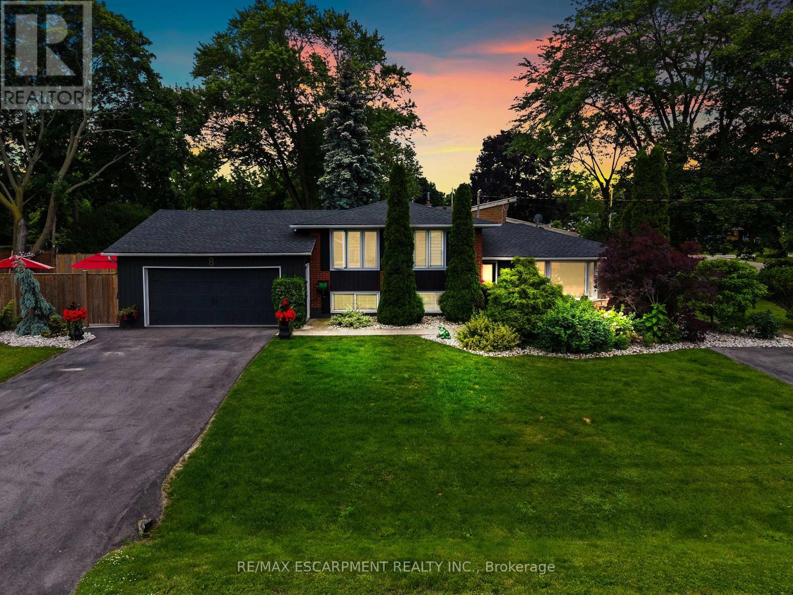 8 Bendamere Drive, Grimsby, Ontario  L3M 2N3 - Photo 2 - X13493848