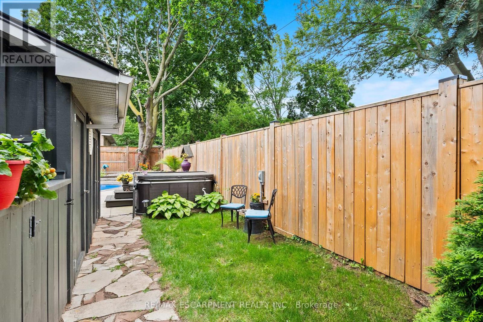8 Bendamere Drive, Grimsby, Ontario  L3M 2N3 - Photo 32 - X13493848