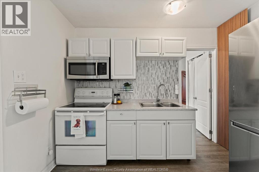 965 Bridge, Windsor, Ontario  N9B 2M9 - Photo 13 - 26015324