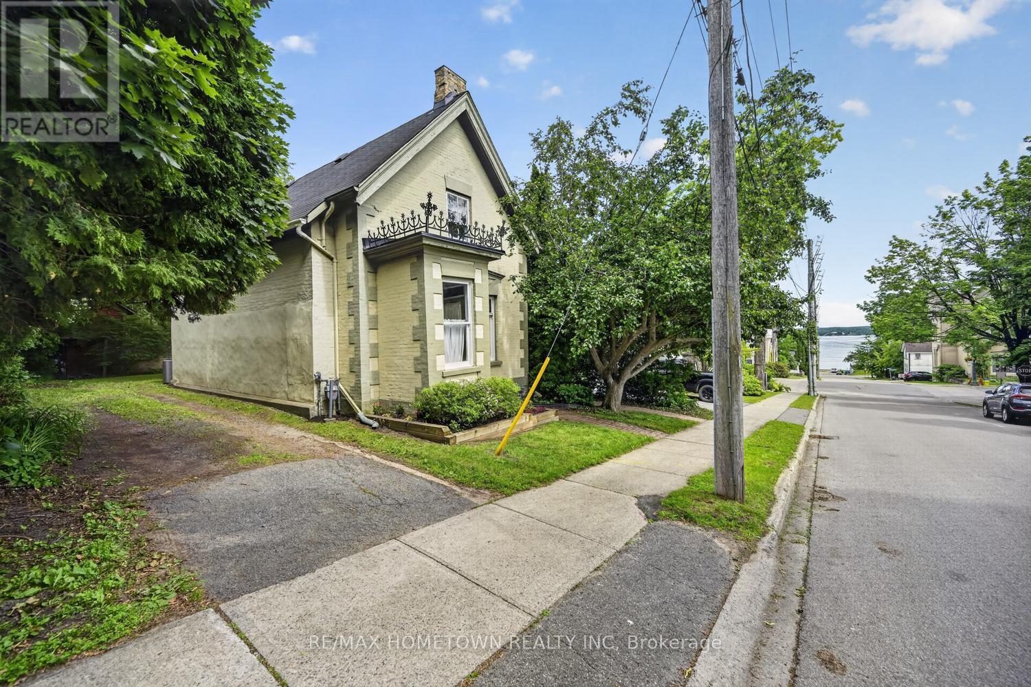 33 Park Street, Brockville, Ontario  K6V 2G3 - Photo 1 - X13494182