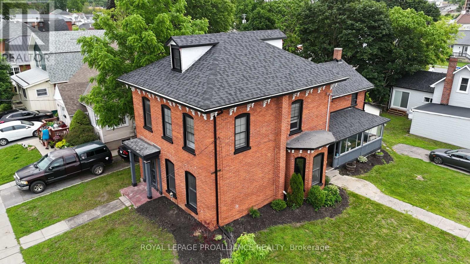 83 Cedar Street, Belleville, Ontario  K8P 3M3 - Photo 2 - X12850808