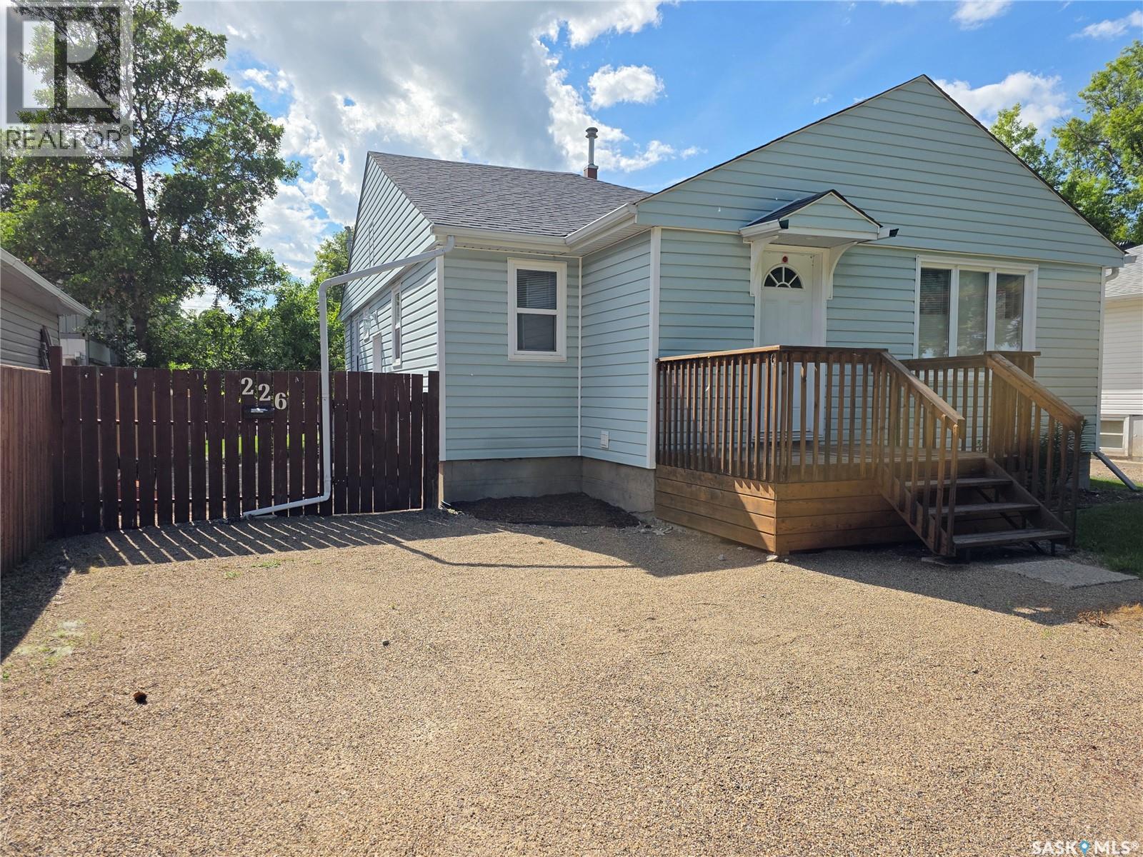 226 9th AVENUE NE, Swift Current, Saskatchewan