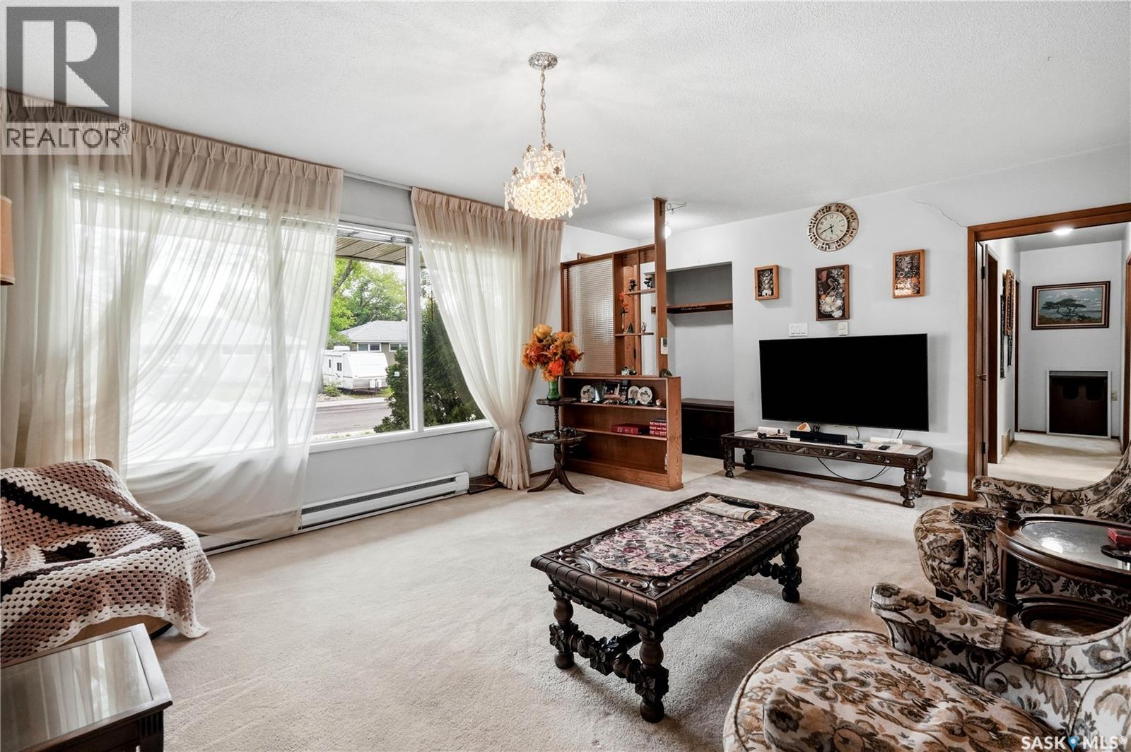 32 Mathieu Crescent, Regina, Saskatchewan  S4R 3J2 - Photo 4 - SK040728
