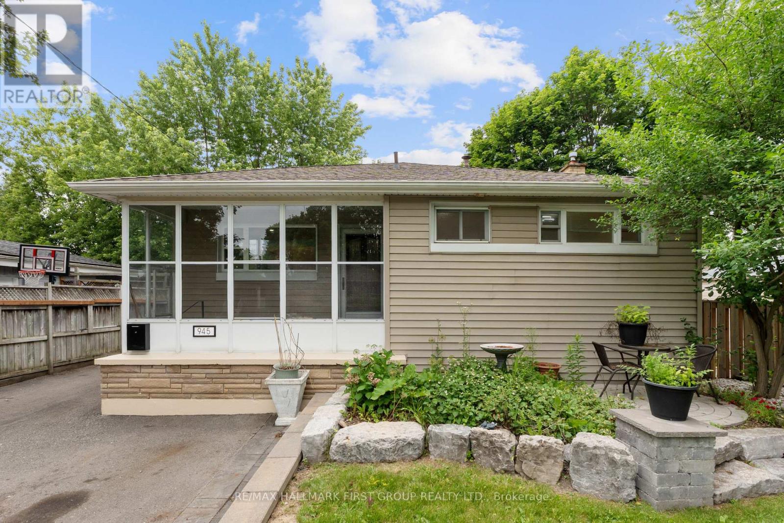 945 DONOVAN CRESCENT, Whitby, Ontario